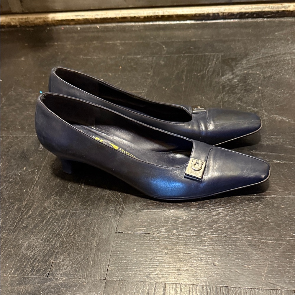 Salvatore Ferragamo Women's Navy Leather Heels vintage - Picture 6 of 14